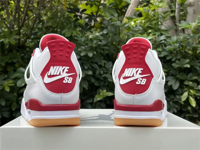 Authentic Nike SB x Jordan Air Jordan 4 “Varsity Red” 