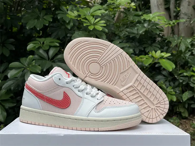 Authentic Air Jordan 1 Low “Strawberry Milkshake”    Women 