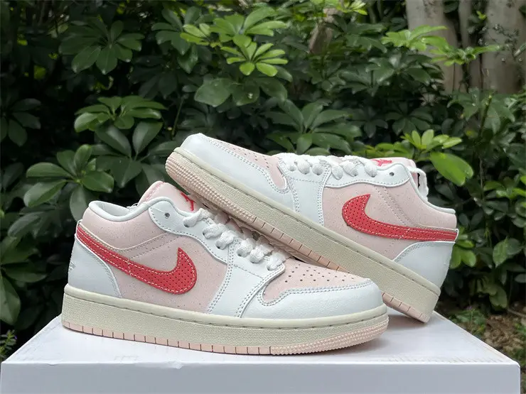 Authentic Air Jordan 1 Low “Strawberry Milkshake”    Women 