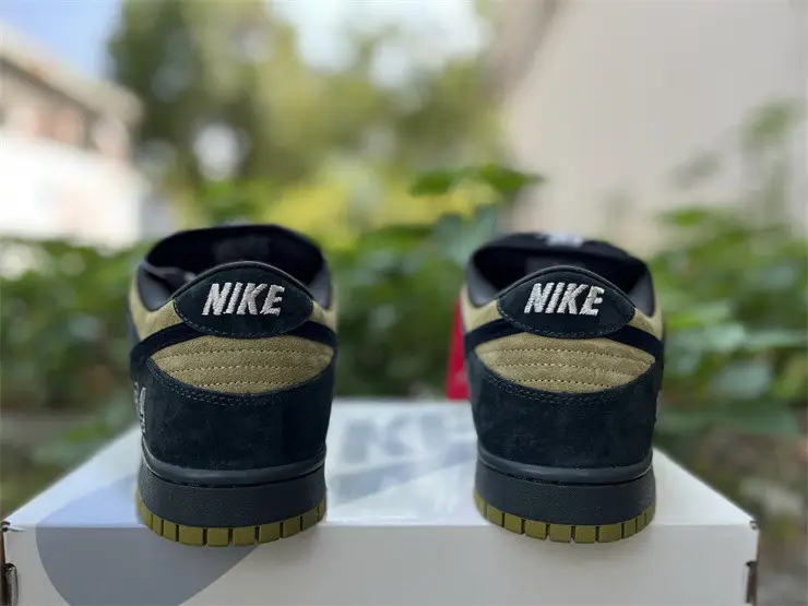 Authentic Nike SB Dunk Low Supreme 94 Camper Green 