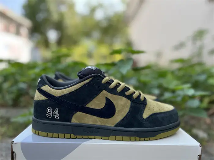 Authentic Nike SB Dunk Low Supreme 94 Camper Green 