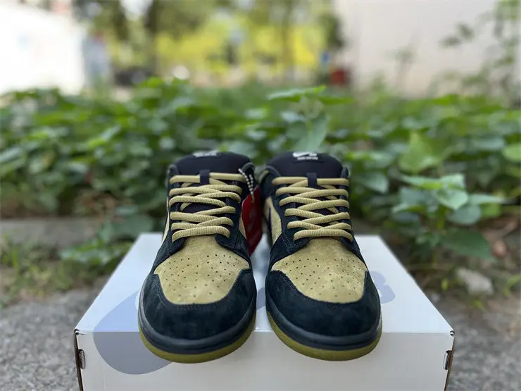 Authentic Nike SB Dunk Low Supreme 94 Camper Green 