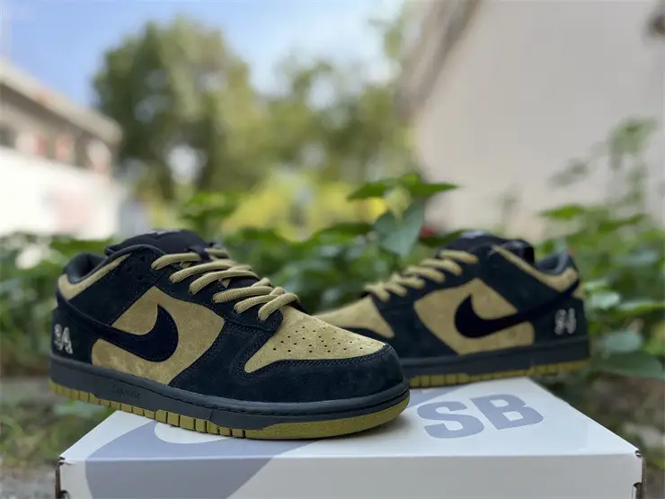 Authentic Nike SB Dunk Low Supreme 94 Camper Green 