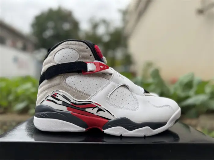 Authentic Jordan 8 Retro Bugs Bunny 2025 DDEF171