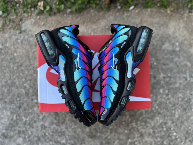Authentic Nike Air Max Plus Black Blue Red 