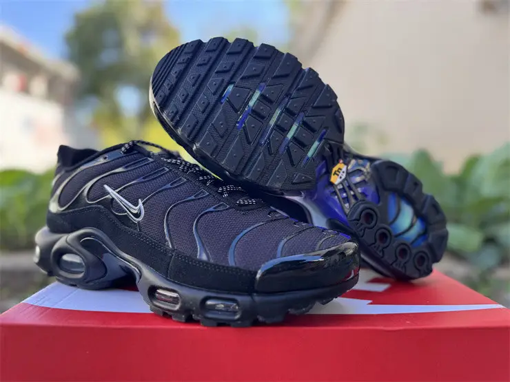 Authentic Nike Air Max Plus Black Blue Red 