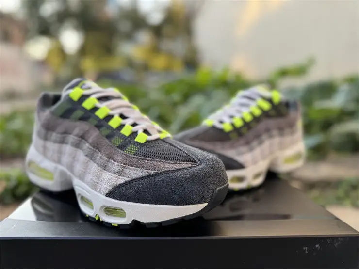 Authentic Nike Air Max 95 OG Reverse Gradient Neon 