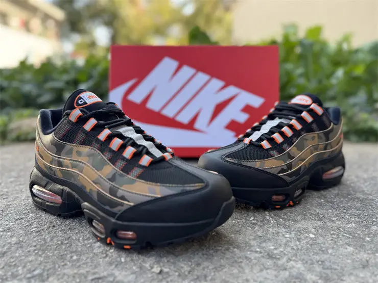 Authentic Nike Air Max 95  Safety Orange Camo 