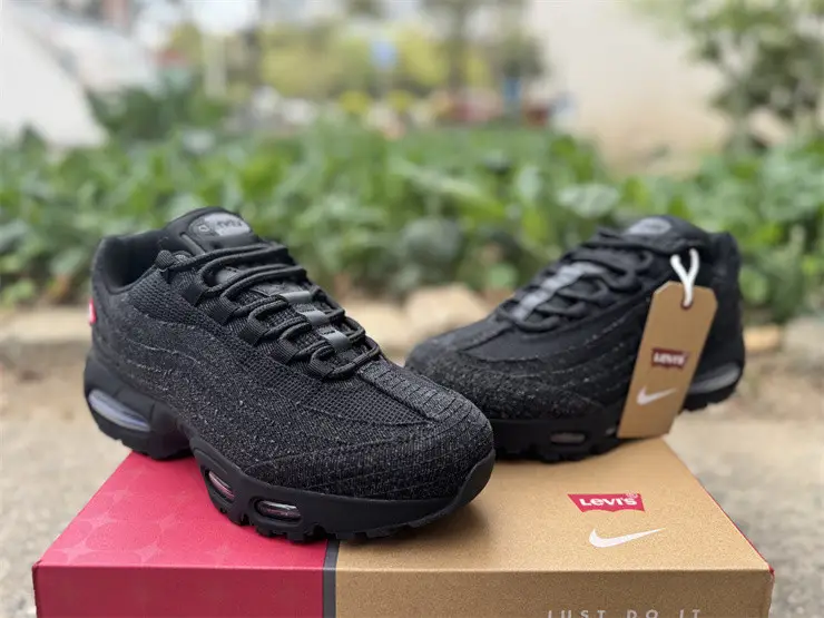 Authentic Nike Air Max 95 OG Levis Black 