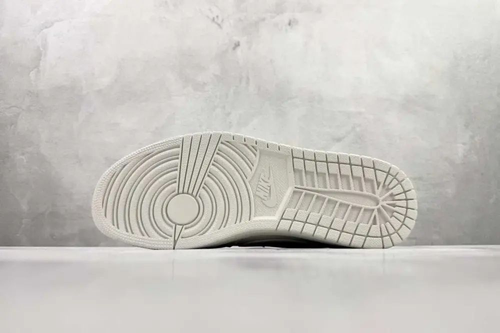 Authentic Jordan 1 Retro Low OG SP  Travis Scott Michael Rubin White Party (Friends and Family)  GS 