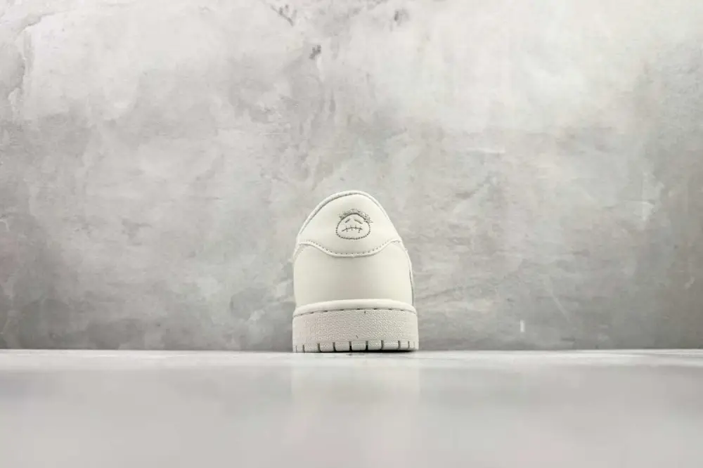 Authentic Jordan 1 Retro Low OG SP  Travis Scott Michael Rubin White Party (Friends and Family)  GS 